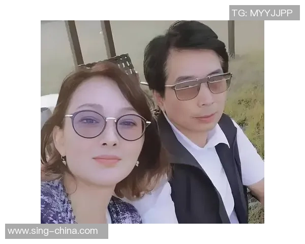 足球明星妈妈甜蜜恋爱视频曝光引发网友热议与感动